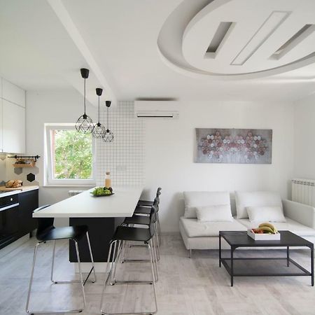 Apartments Eli Лабин Екстериор снимка