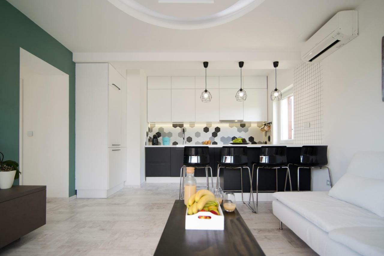 Apartments Eli Лабин Екстериор снимка