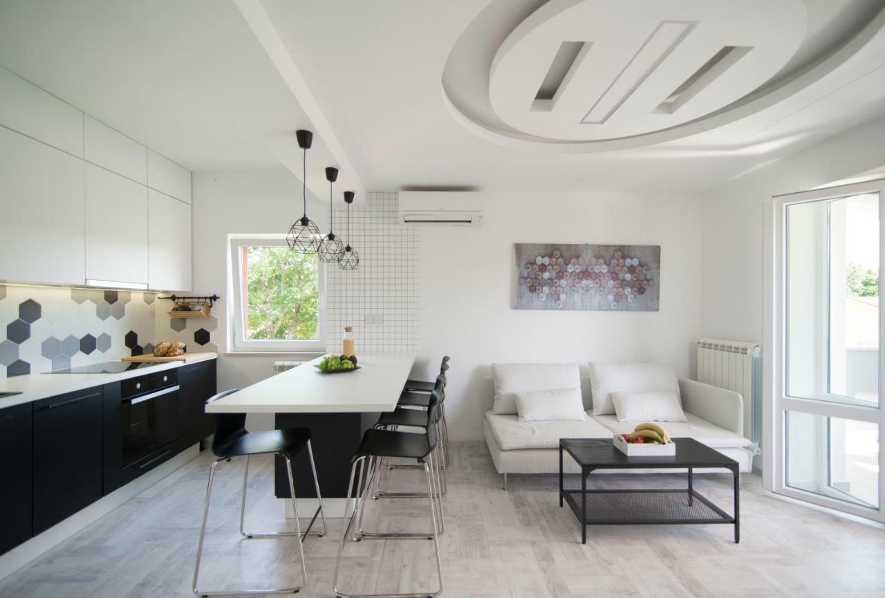 Apartments Eli Лабин Екстериор снимка