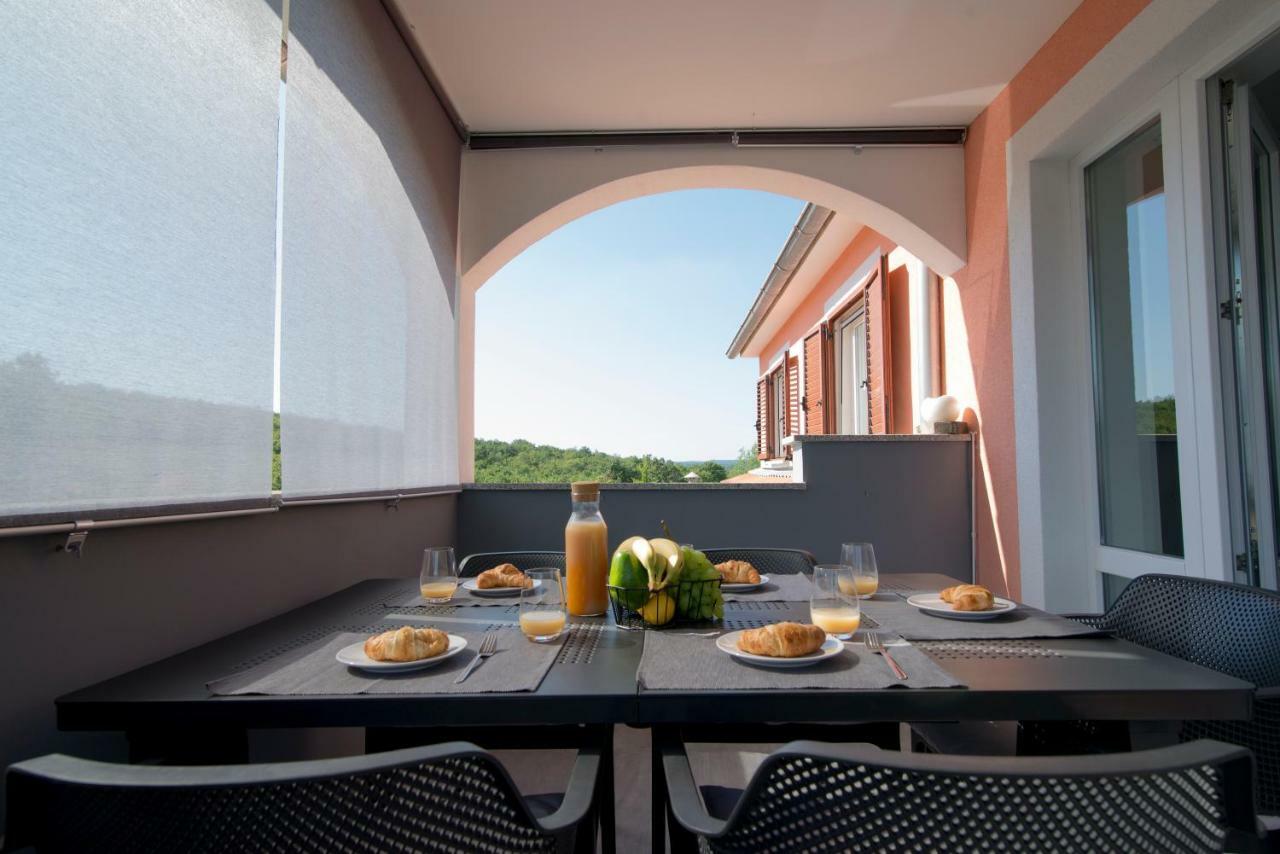 Apartments Eli Лабин Екстериор снимка