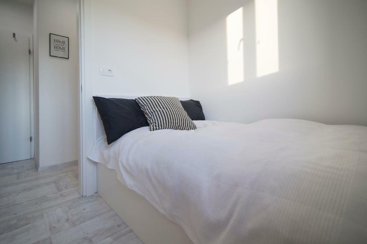 Apartments Eli Лабин Екстериор снимка
