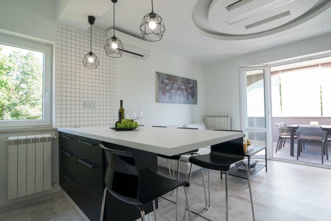 Apartments Eli Лабин Екстериор снимка